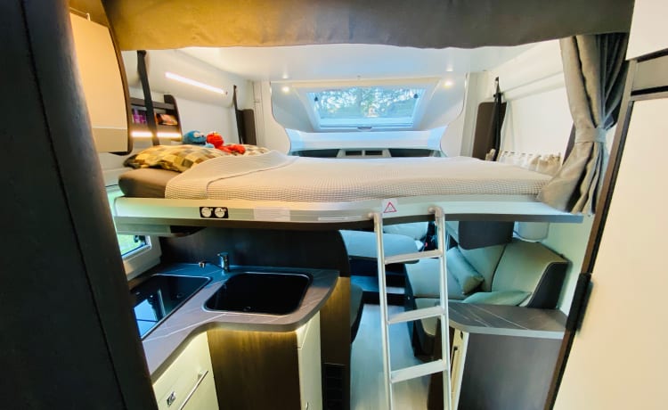 Spacious camper from 2021, ideal for a family or couple