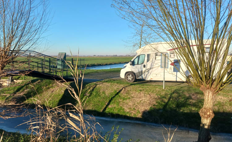 Sehr komfortabler 3-Personen-Camper Eura Mobil