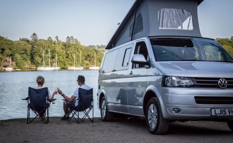 Silver VW Camper – Lusso VW Camper Lake Windermere Assicurazione autonoma