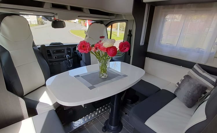 2021 Zefiro 696 - Luxus-Wohnmobil mit 5 Schlafplätzen