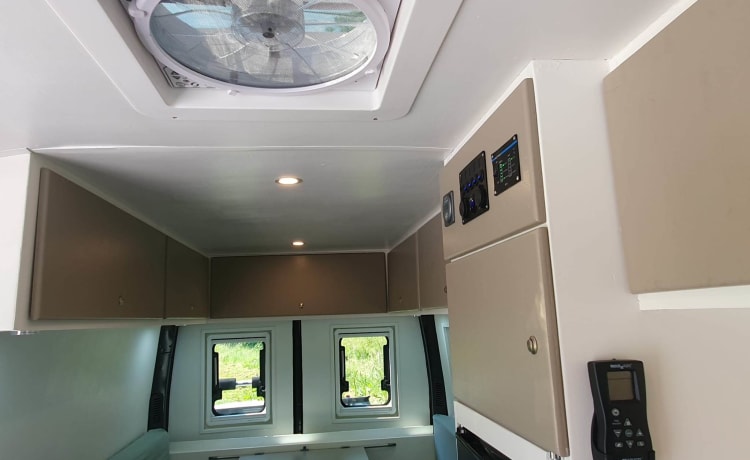 Glamping 2p Renault bus uit 2016, automaat