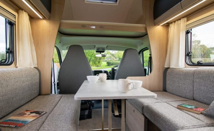 Elvis  – 2024 Auto-Trail C63 AUTOMATIQUE, Camping-car de luxe 4 naissances 