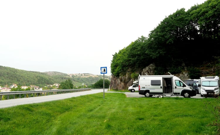 2 pag. camper bus con letti longitudinali (AmorA 2017)