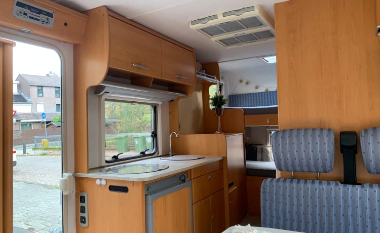 Camping-car familial spacieux Hymer 6p avec lits superposés