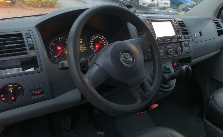 Saampjes – 4/5 Person Volkswagen T5 from 2012