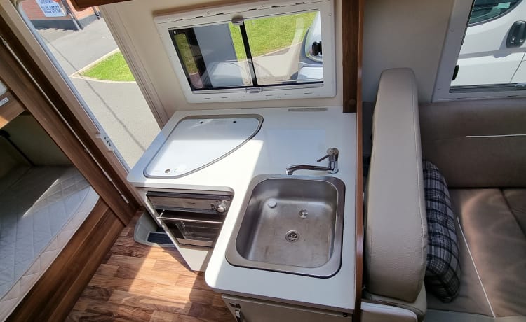 The Family One  – Spacious 6 berth automatic 2018 Roller Team motorhome 