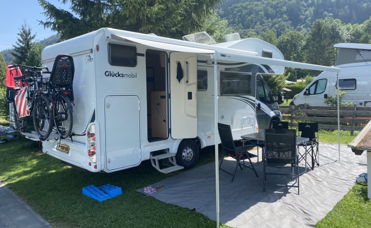 De Glucksmobil! – 6 person family camper Alcove