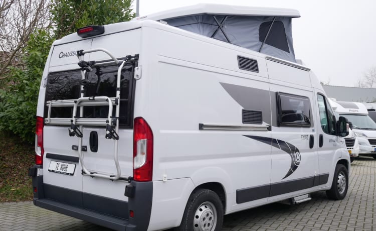 Chausson 6, Buscamper 6 Mtr met Slaaphefdak, Tot 6 Pers Slapen!!