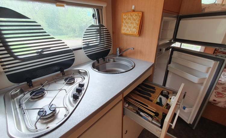 Lucky – Spacious and complete camper (7p-2012-euro5)