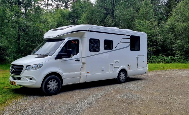 Mooie luxe uitgevoerde 4 P Hymer Mercedes camper