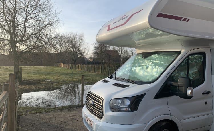 Millie – Ruime mooie familie mobilhome 5 personen (Rijbewijs B) 170 PK