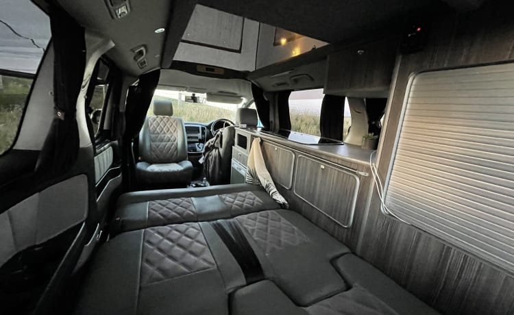 Costa del alphard  – Luxe 4 persoons Toyota campervan