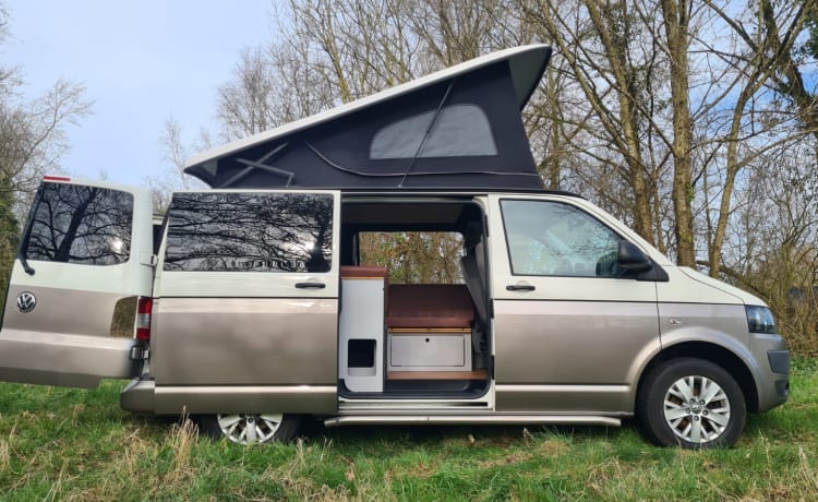 Volkswagen Offgrid camper met buitenkeuken