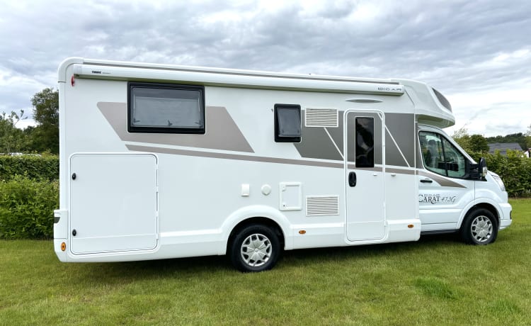 Xplore Amsterdam – Brand New Luxury Ford McLouis 473! Automatic, 5p, large garage!