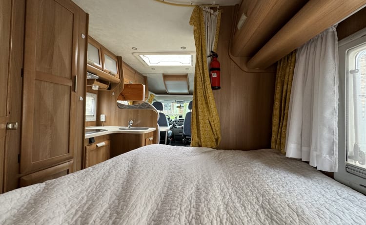 Hoogseizoen nog open  – Comfortable, spacious, neat camper with many options