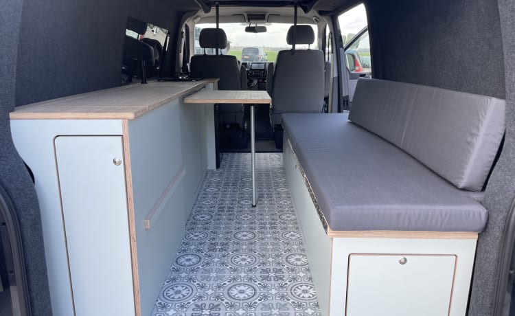 AANBIEDING !! NU 02 JULI t/m 10 JULI 25 % KORTING !! Holliday on wheels 😁! – 2 Persoons Camper met gezellig nieuw interieur en div. extra’s, zie foto’s.