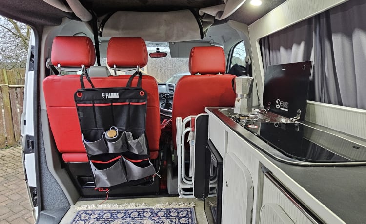 Morag – 4 berth VW T5 CAMPERVAN LWB 2014 ( EDINBURGH PICK UP)