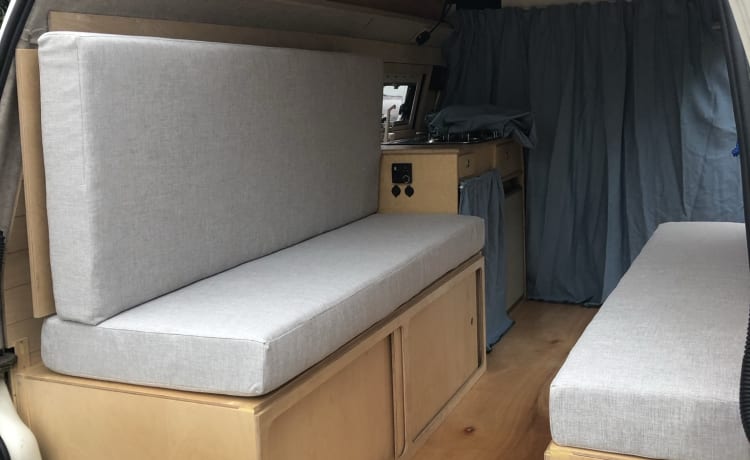 Desie – Camper autocostruito con tetto rialzato Volkswagen T4 2.5 TDI