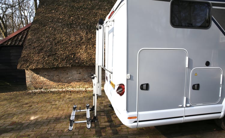 Luxury 2p Knaus semi-integrated