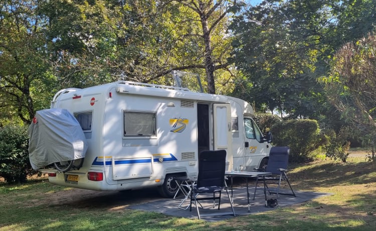 Beau camping-car pour 2 personnes