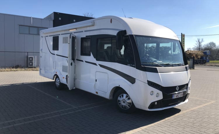 SB 740 – Camping-car familial spacieux 2019 pour 5 personnes