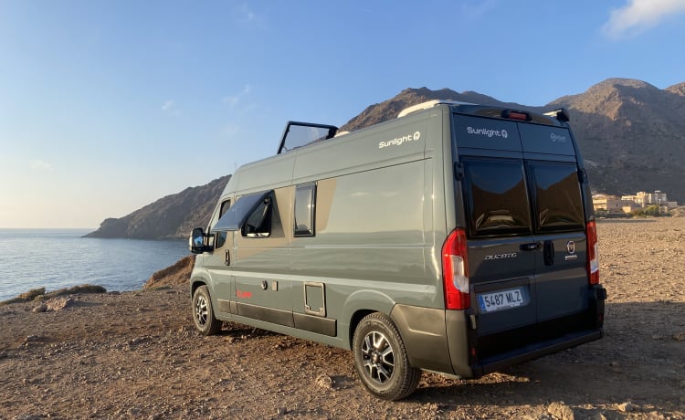 Cocolishi Camper – New bus camper for up to 4 people in Spain