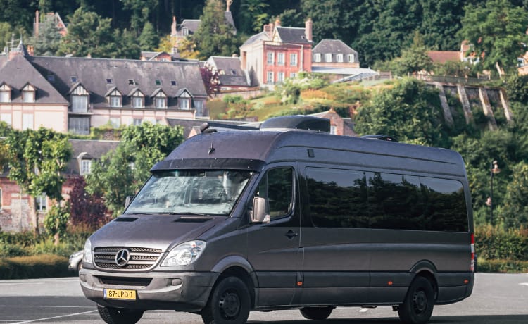 Bennie – 4p Mercedes-Benz bus from 2010