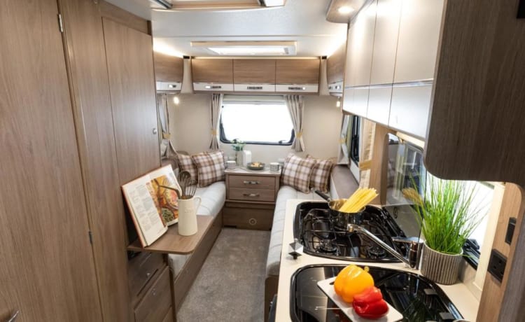 Daizy – Gloednieuwe luxe camper uit 2022, perfect voor 2 personen