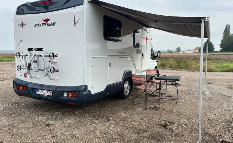 Mobieltje – Luxe familie camper met complete uitzet!