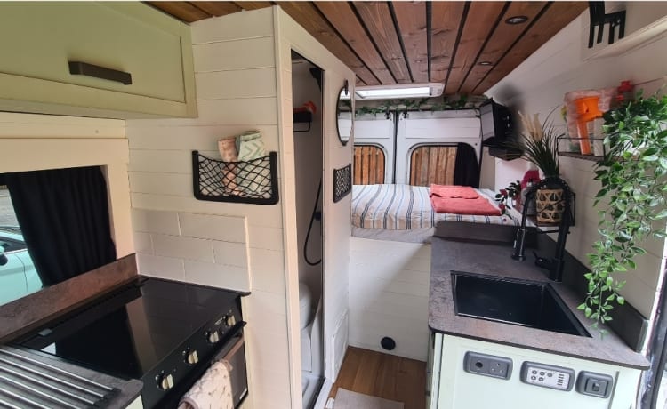 Glen – Citroën Relay L3H2 omgebouwde camper met douche/toilet