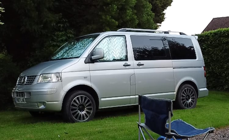 Polly – 2 berth Volkswagen Transporter campervan from 2007