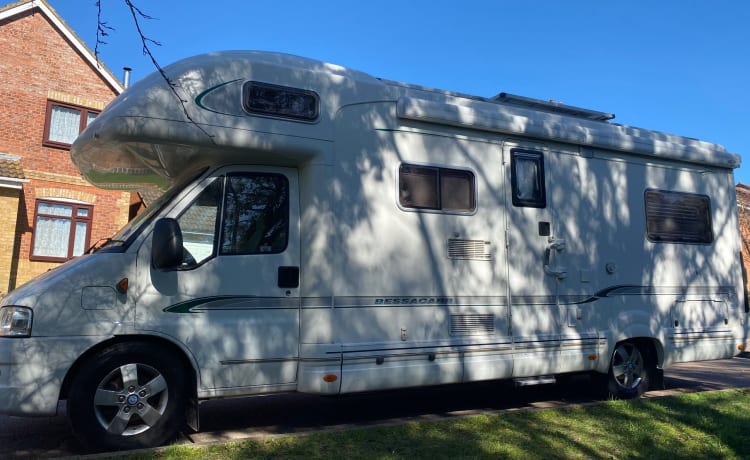 Bessie – Flagship Bessacarr 6 Berth Motorhome with 2 Awnings & Added Extras