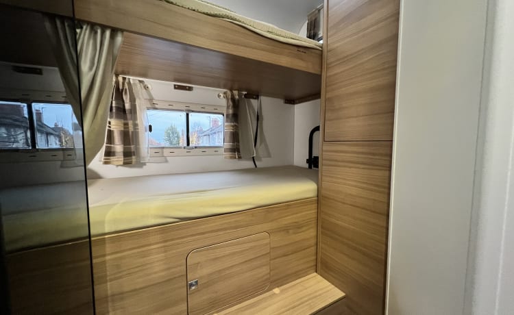 Dolly – Luxury 7 birth Motorhome Family e tu puoi avere un chilometraggio illimitato nel Regno Unito