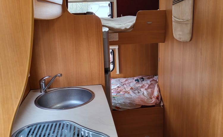 Camper familiare spazioso e confortevole. Alcova 6p Chausson del 2008