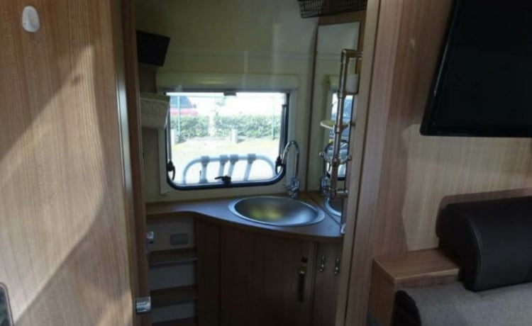 Mijn geweldige compacte Knaus camper – 3p Knaus Alcove from 2013 compact camper