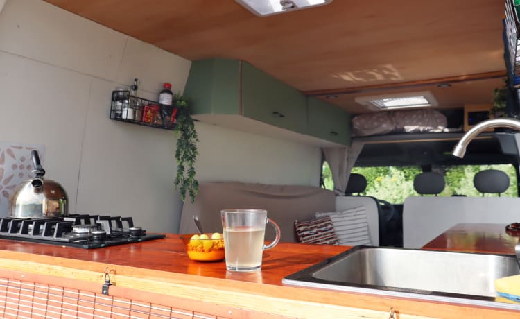 Jeanne – Off grid self-build camper van