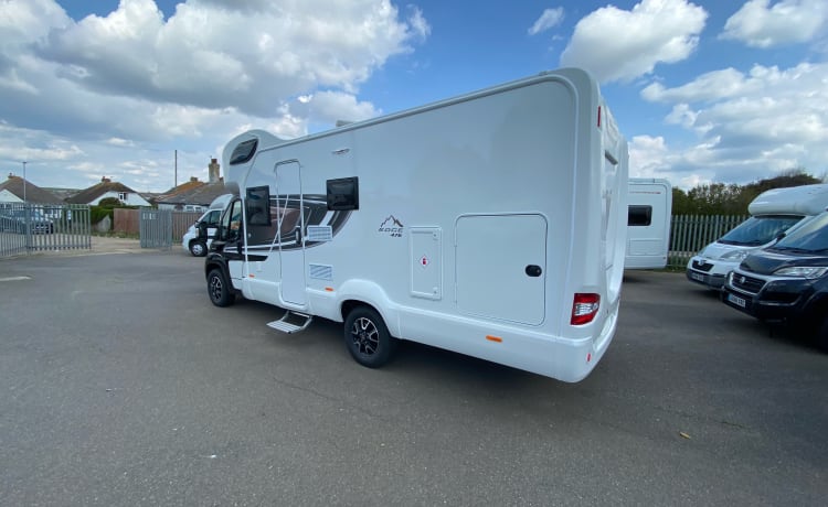 (MH002) Mooie Swift Edge 476 camper met 6 slaapplaatsen