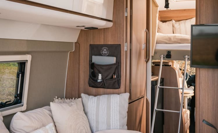 Dreamer Lounge – Comfort and cosiness on four wheels with the Dreamer Living Van