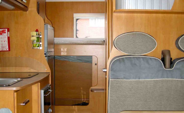 Bessy – Six Berth Motorhome in Surrey - ideale per le famiglie