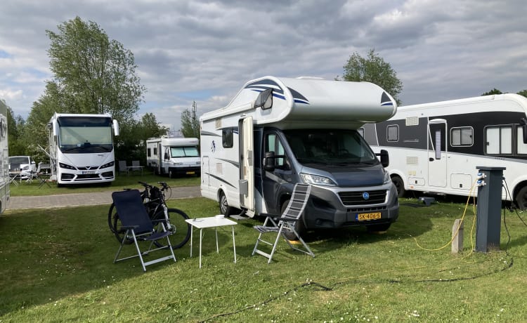 Knaus Sky voyageur alcôve Camper BJ 2015