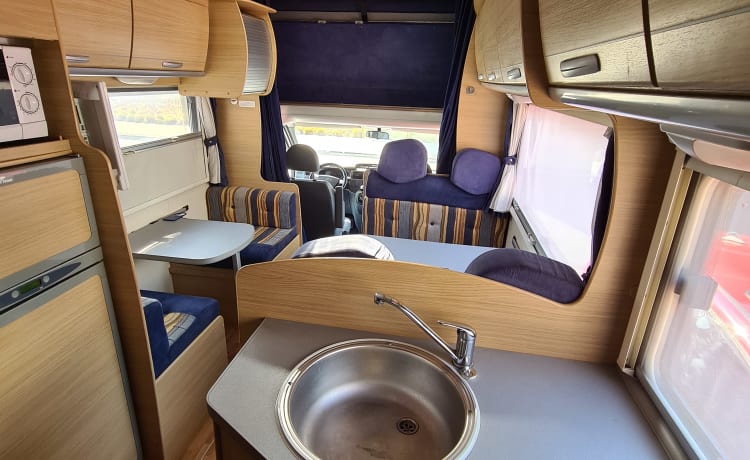 ! CURRENTLY NO RENTAL POSSIBLE! Nice 6 (+1) person camper!