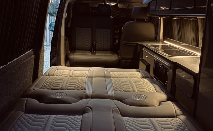 Amotra – 4-persoons Volkswagen camper uit 2016