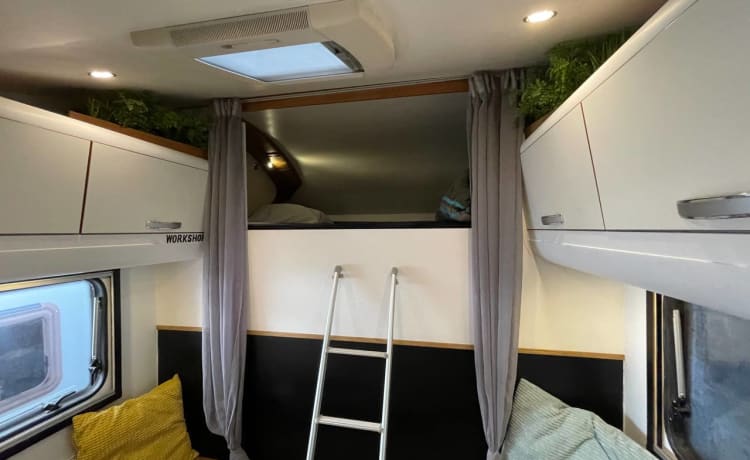 Zelf bouw – Spacious alcove mobile home