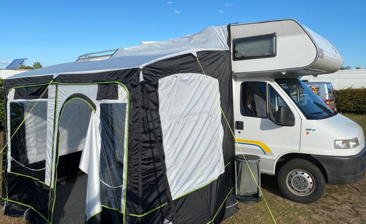 Beautiful 6-person camper, fully equipped!