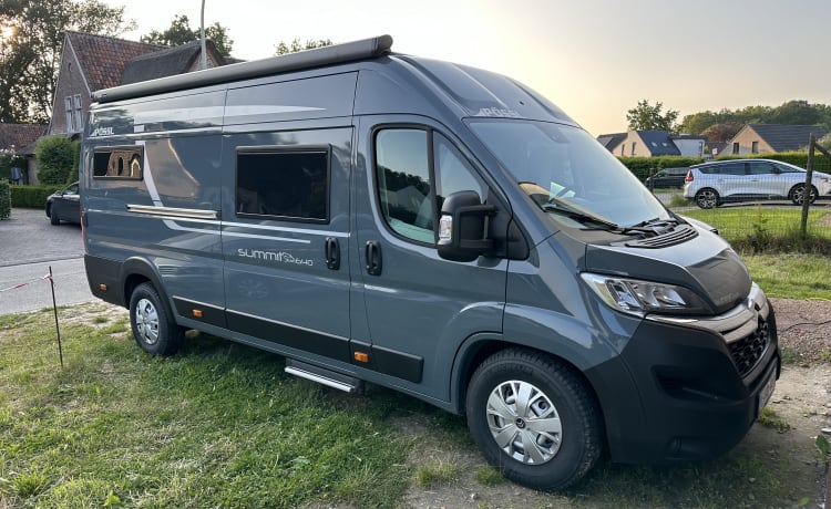 Kobi – Splinternieuwe ruime campervan (2024)