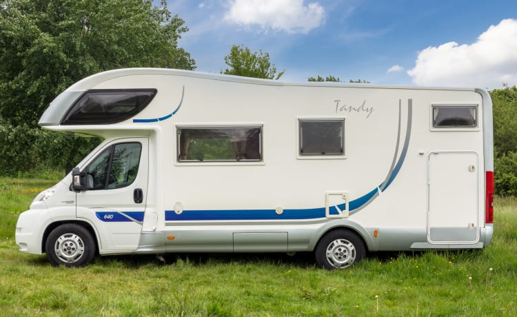 Toller und luxuriöser Camper für 4–6 Personen (Etagenbett und Ofen)