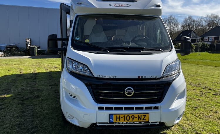 13 LMC T742 – LMC T742 teilintegrierter Camper 2020