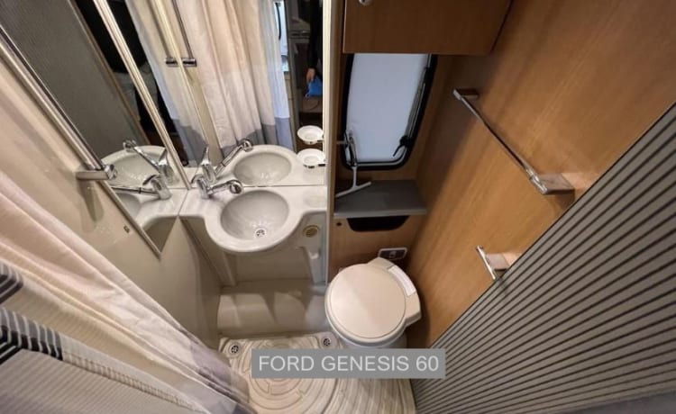 Lusso 4/5 persone Ford Camper CHALLENGER con letto matrimoniale.