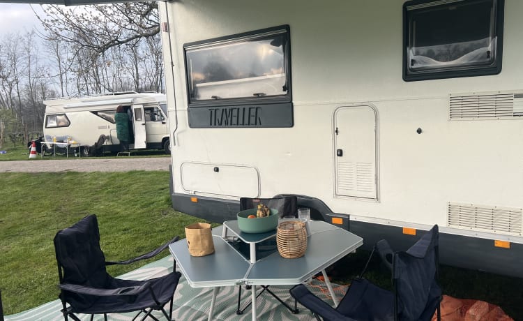 Accogliente camper alcova Fiat, per un massimo di 5 persone