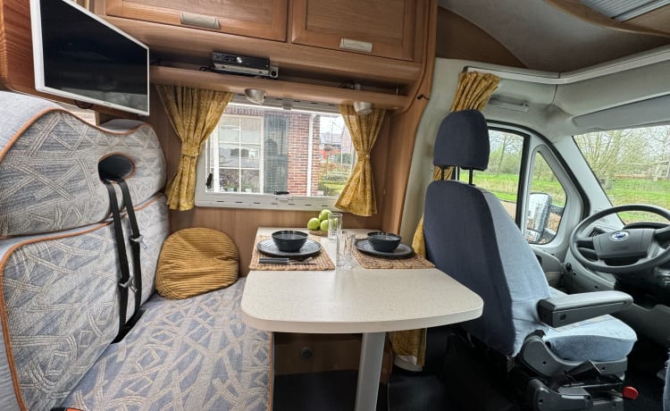 Hoogseizoen nog open  – Comfortable, spacious, neat camper with many options